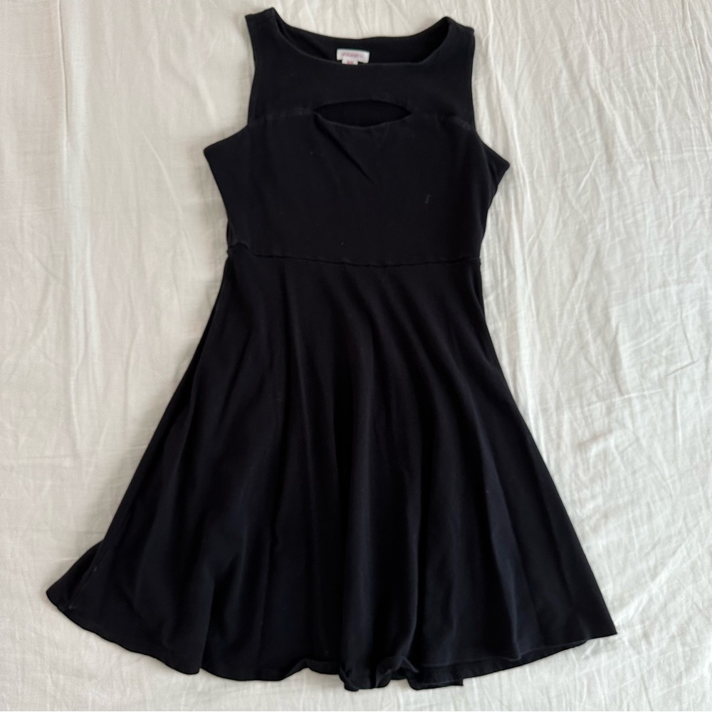 Xhiliration women’s black a-line dress with cutout